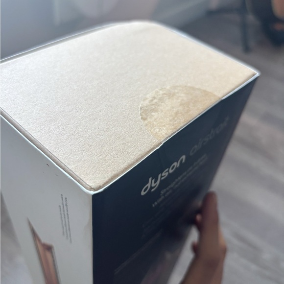 brand new Dyson airstrait - Picture 3 of 4